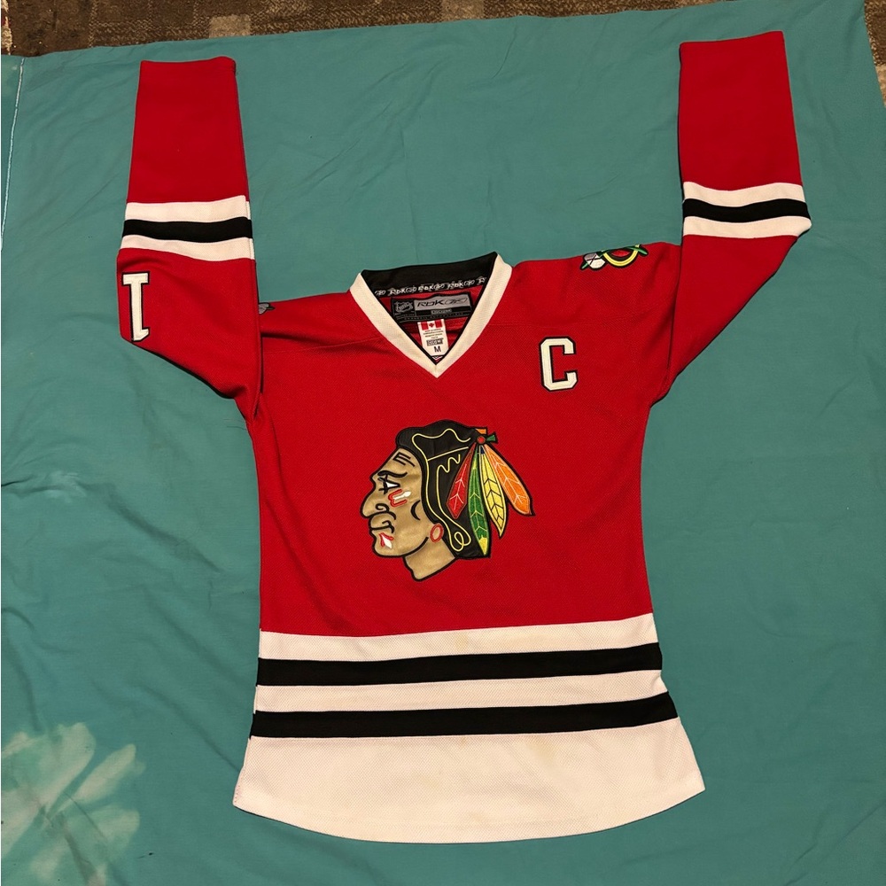 NHL Chicago Blackhawks jersey.  Great look colors size M. 21×26.